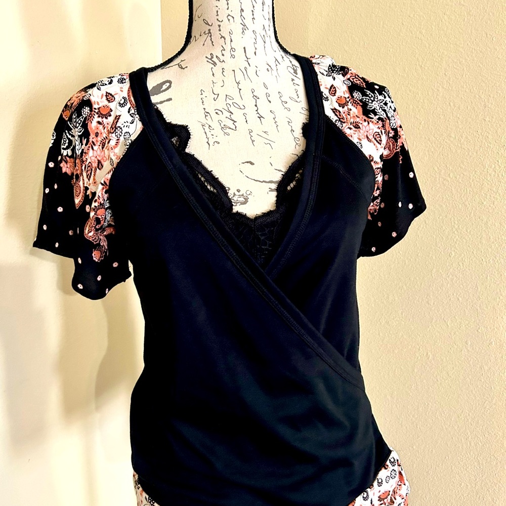 Boho top handkerchief style with tie on side. Blouse comes with a bralette